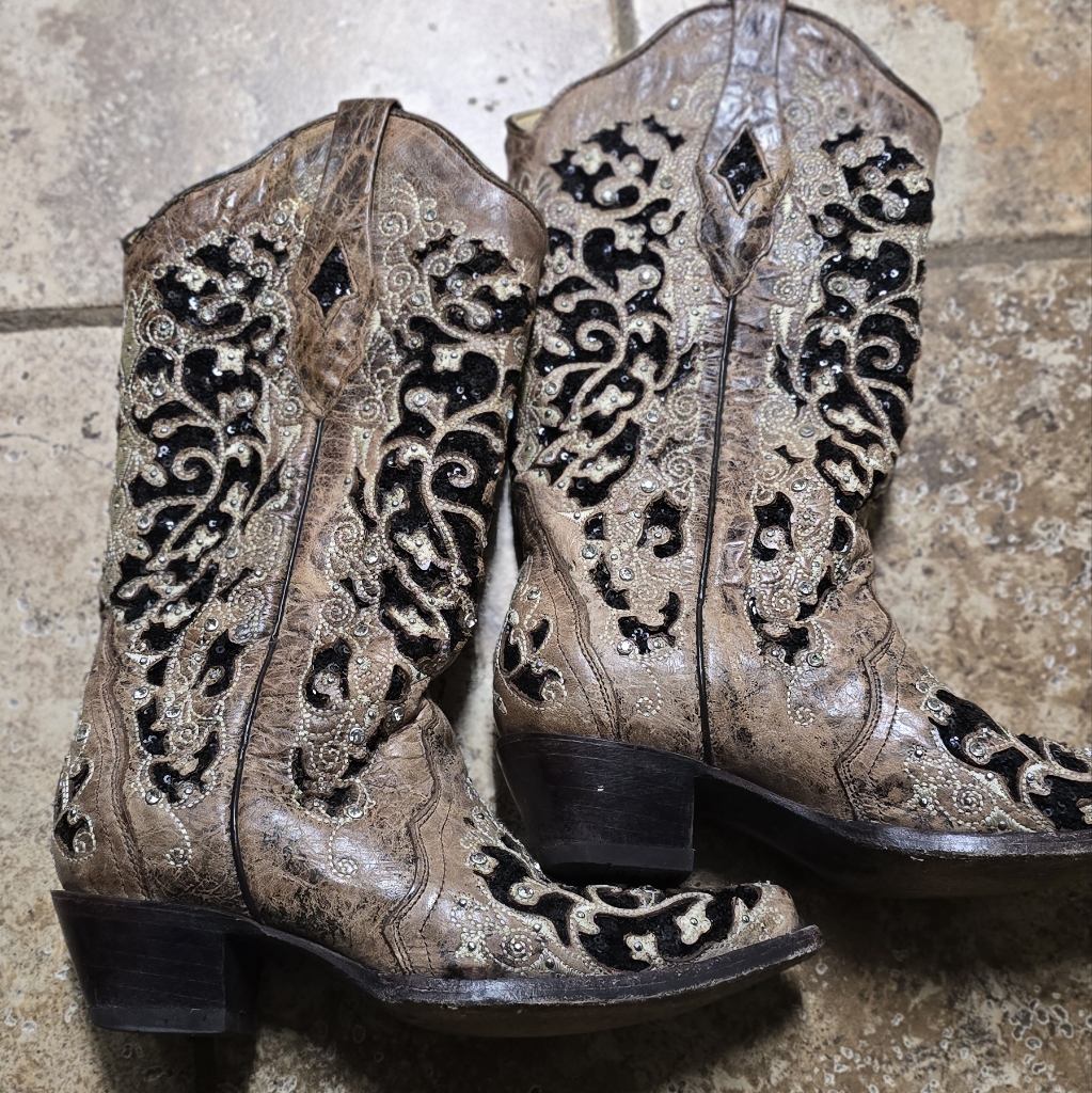Corral Tan And Black Heeled Boots With Intricate Design